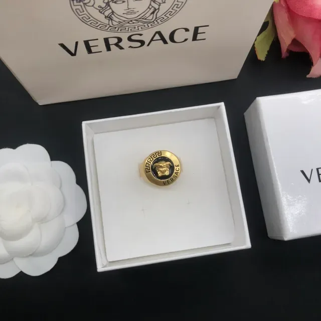 خاتم Versace Medusa Signet ذهبي وأسود مينا 6