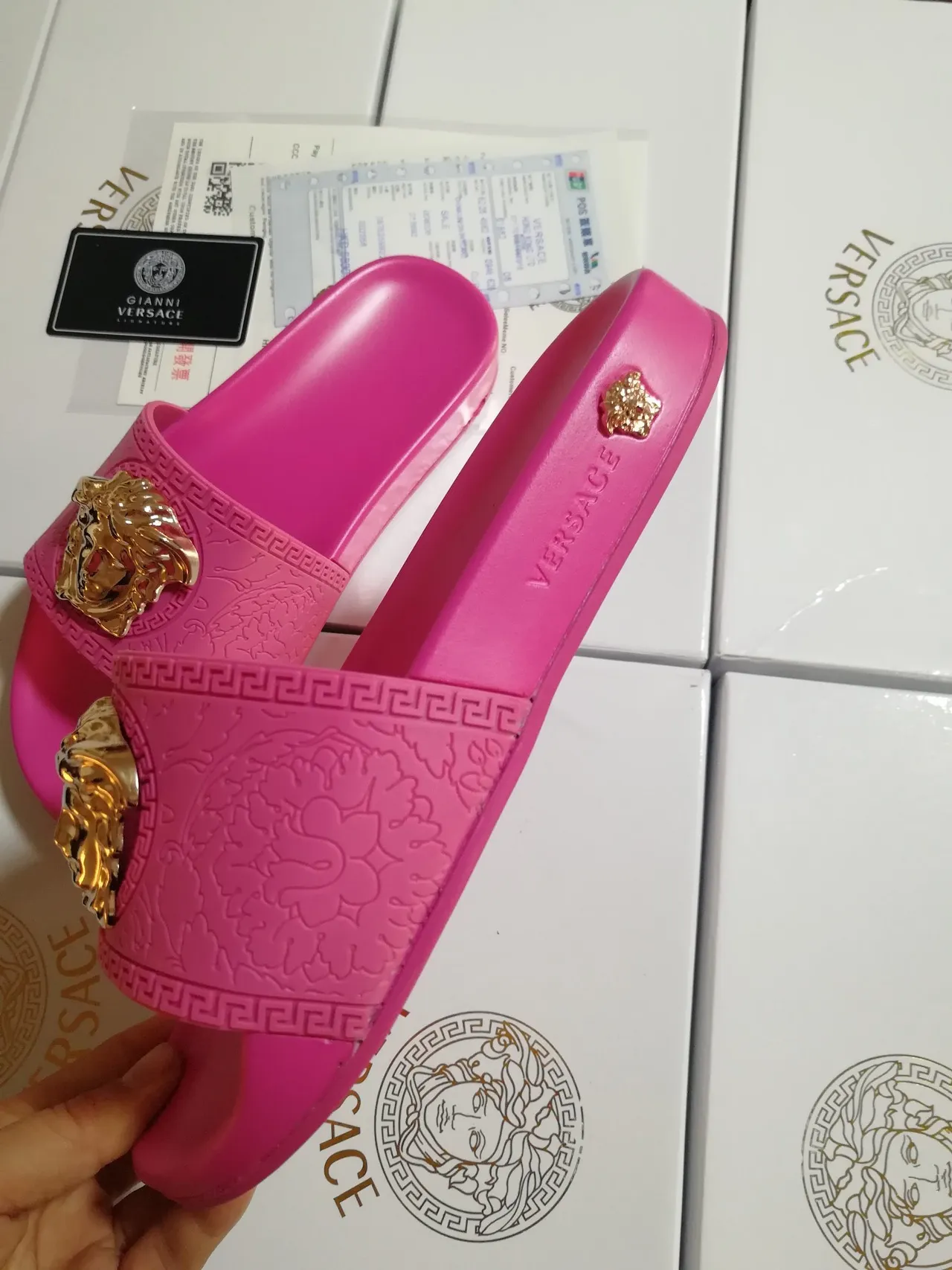 Versace Medusa Slide গোলাপি সোনালি মাথার সজ্জা Greca সীমানা নিদর্শন স্লিপার 4