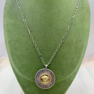 Versace Odissea 硬币风格美杜莎吊坠项链