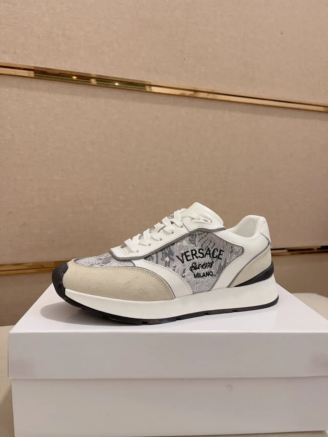 Versace Odissea सफेद बेज ग्रे सिलवाए लाइफस्टाइल स्नीकर्स 2
