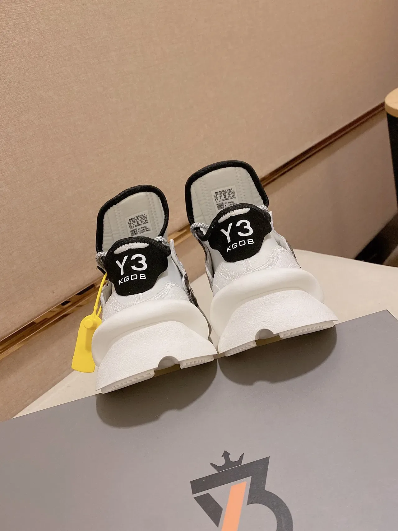 Y-3 KOB حذاء رياضي فضي معدني أسود كبير 2