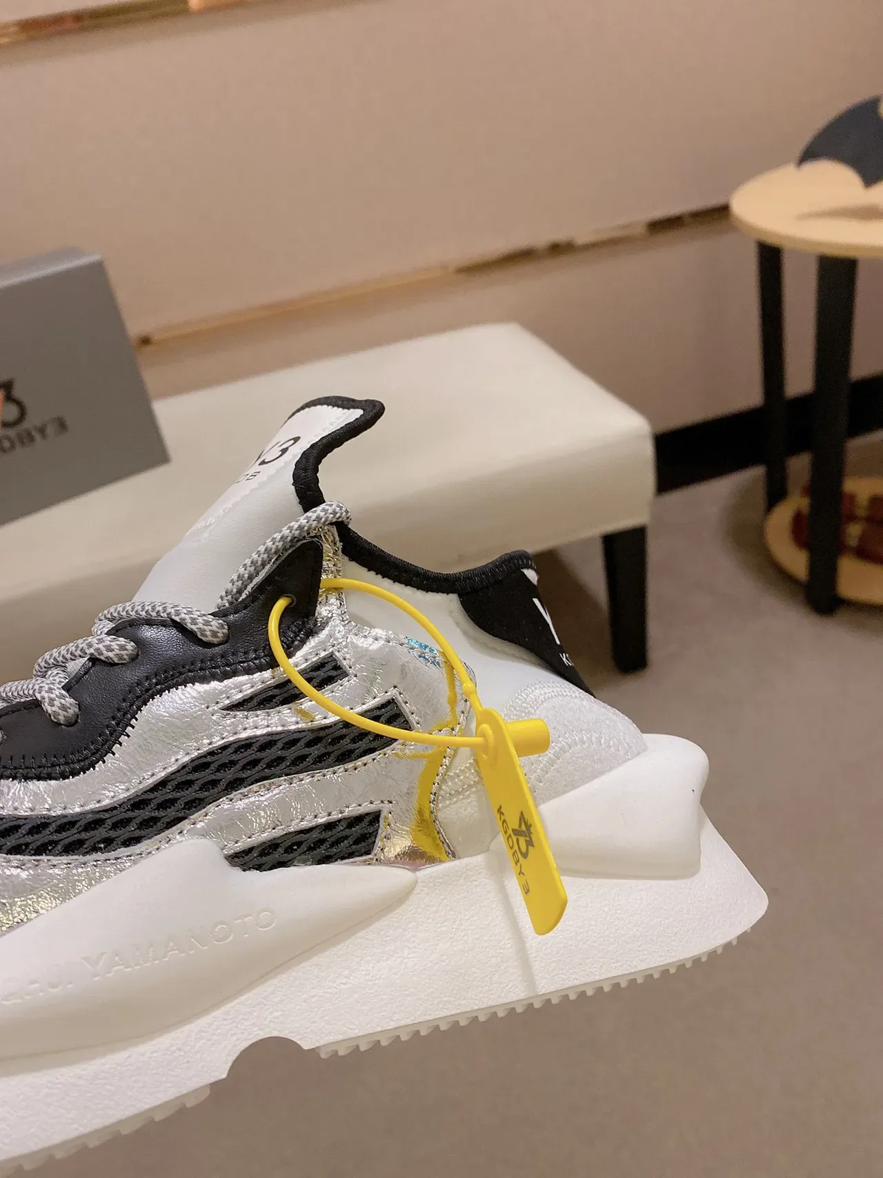Y-3 KOB حذاء رياضي فضي معدني أسود كبير 4