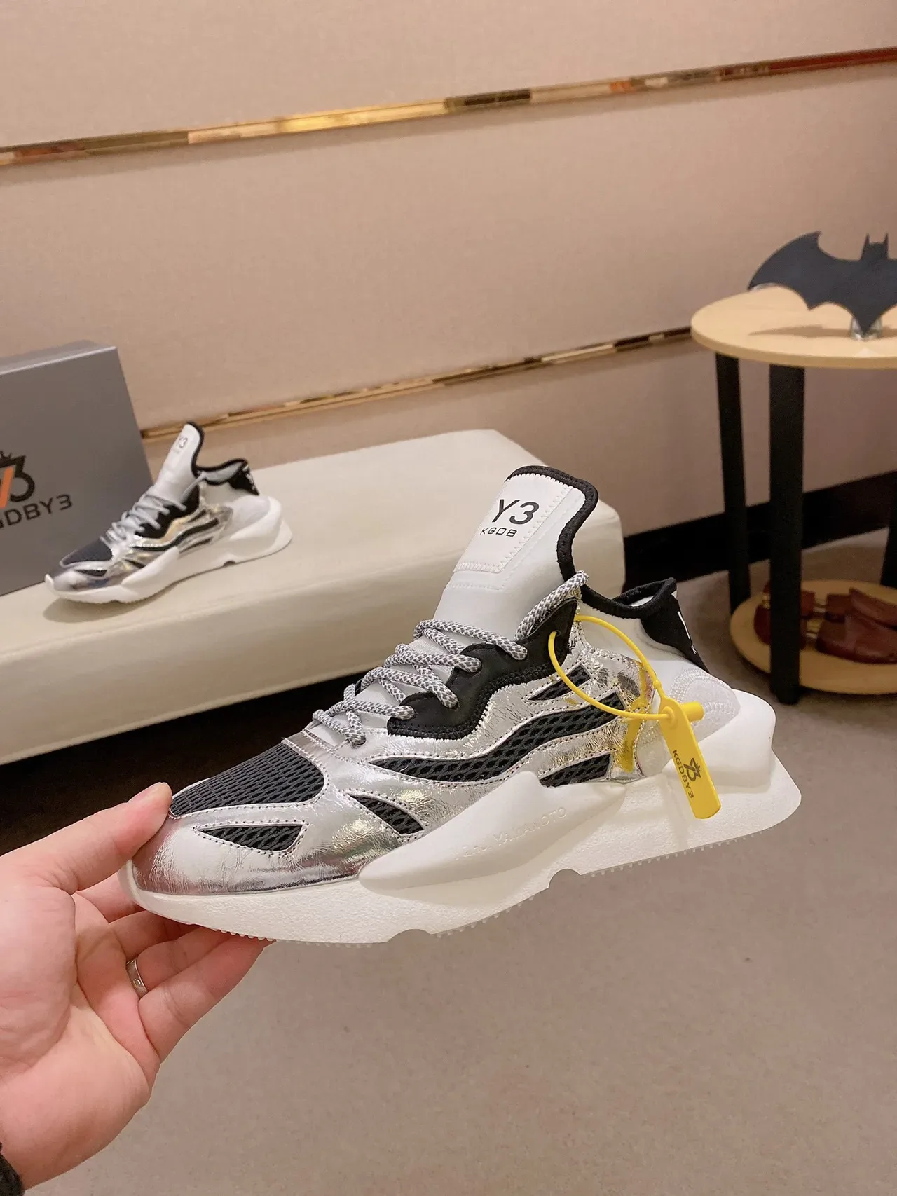 Y-3 KOB حذاء رياضي فضي معدني أسود كبير 7