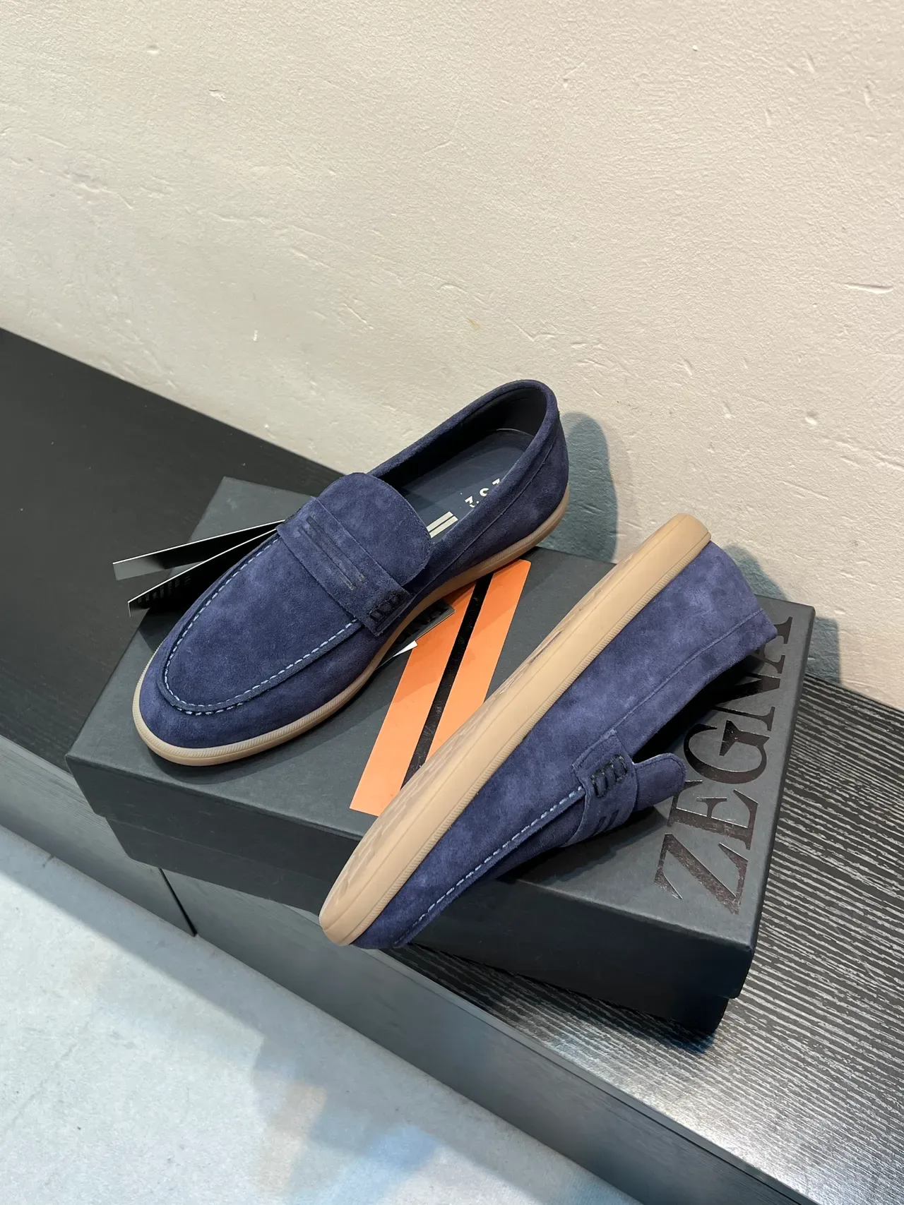 Mocassim Zegna azul bege cabedal de camurça com tira penny 4