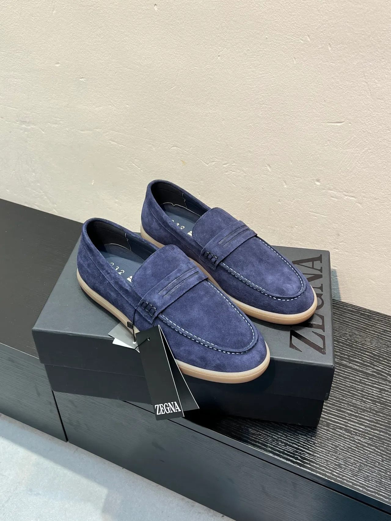 Mocassim Zegna azul bege cabedal de camurça com tira penny 5
