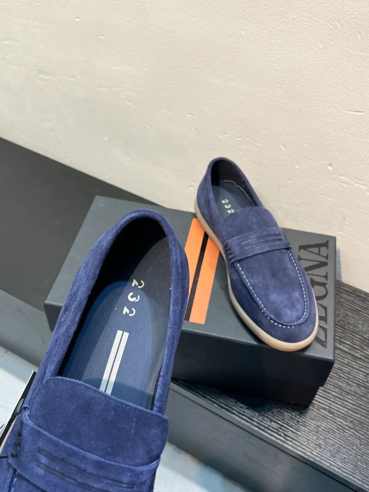 Mocassim Zegna azul bege cabedal de camurça com tira penny 6