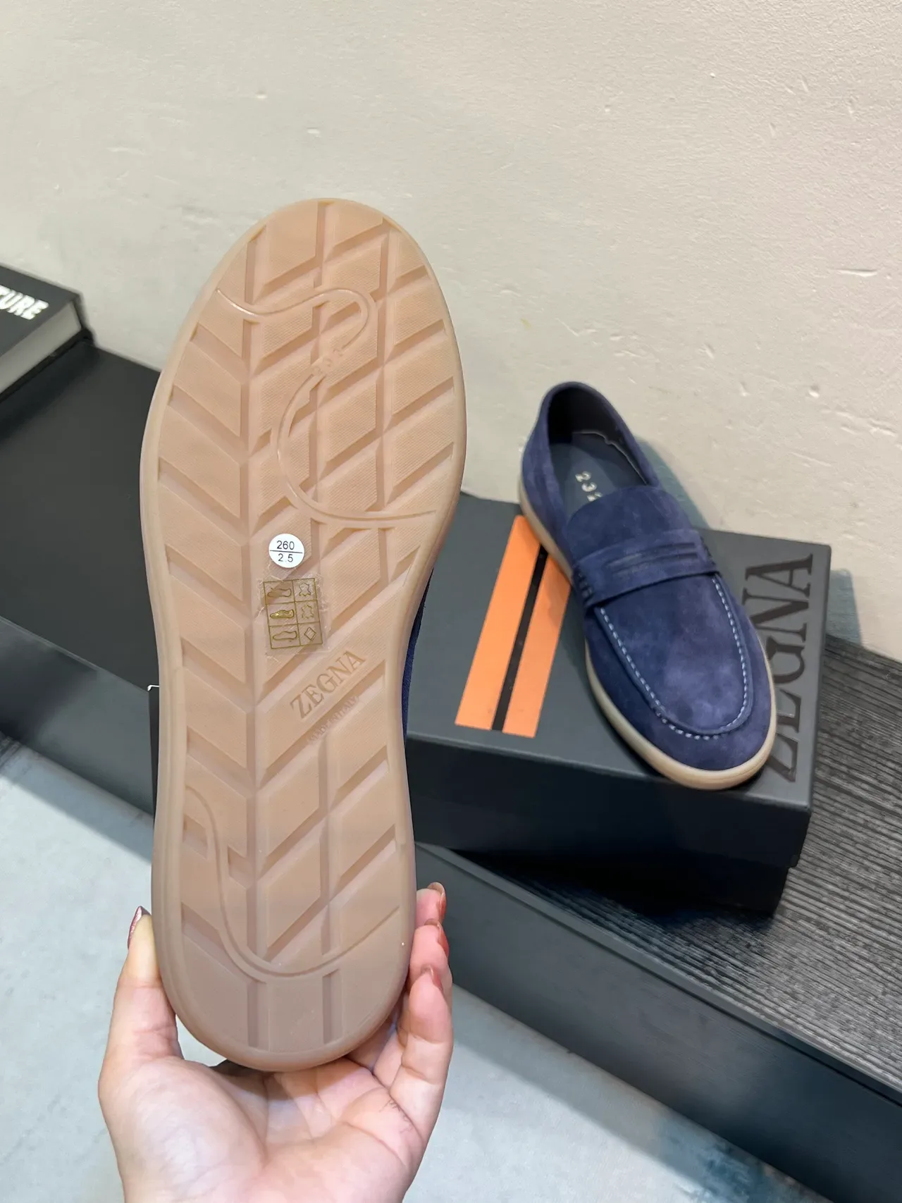 Mocassim Zegna azul bege cabedal de camurça com tira penny 8