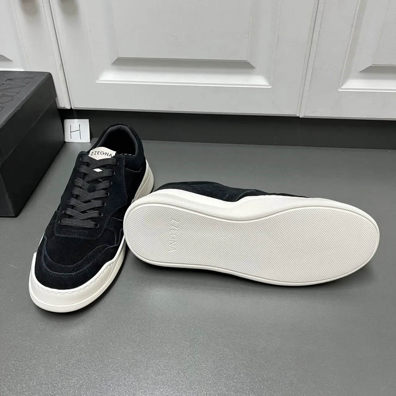 Zegna Lifestyle Sneaker Noir Blanc Daim Construction Panneaux Superposés Couche Supérieure Sneakers 2