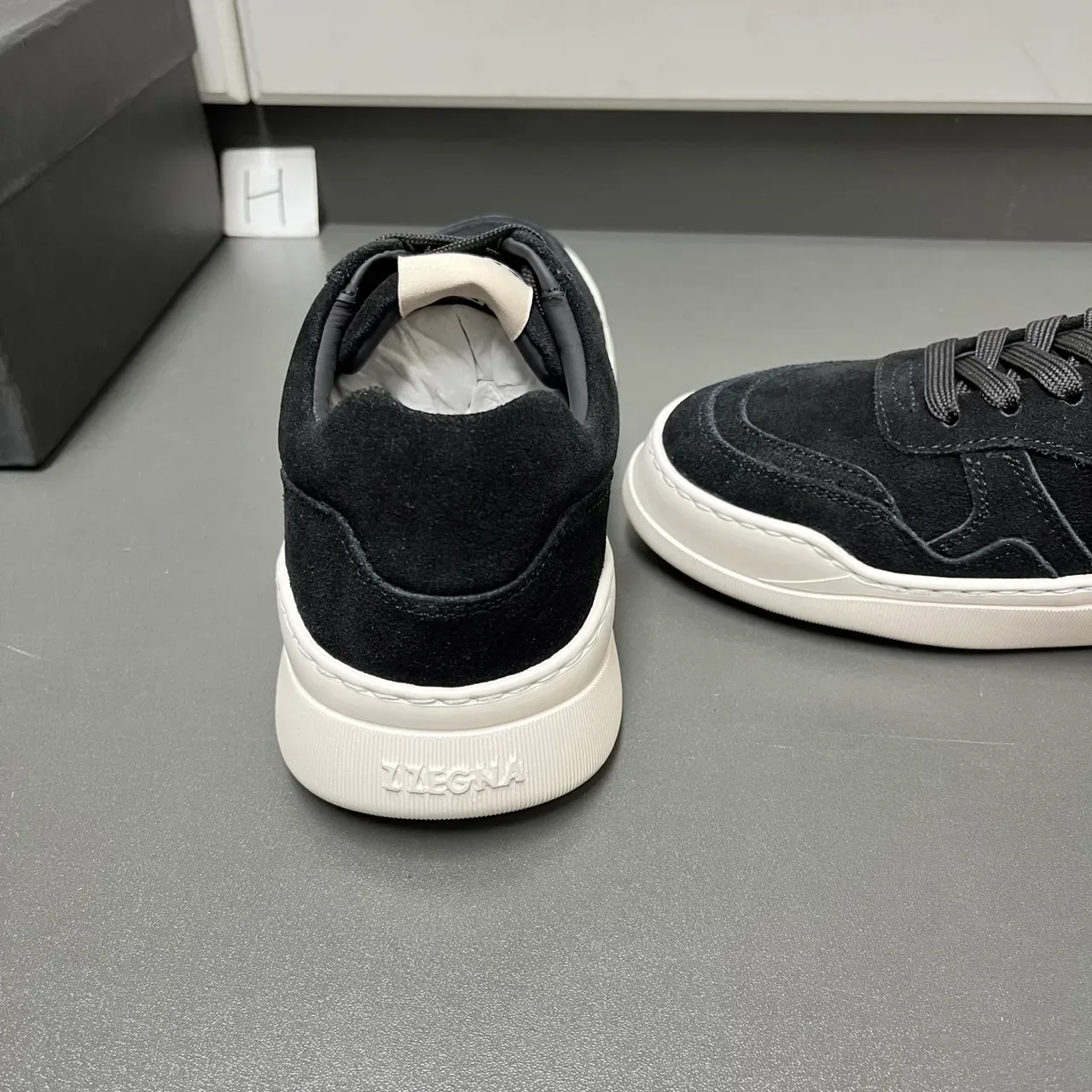 Zegna Lifestyle Sneaker Noir Blanc Daim Construction Panneaux Superposés Couche Supérieure Sneakers 3