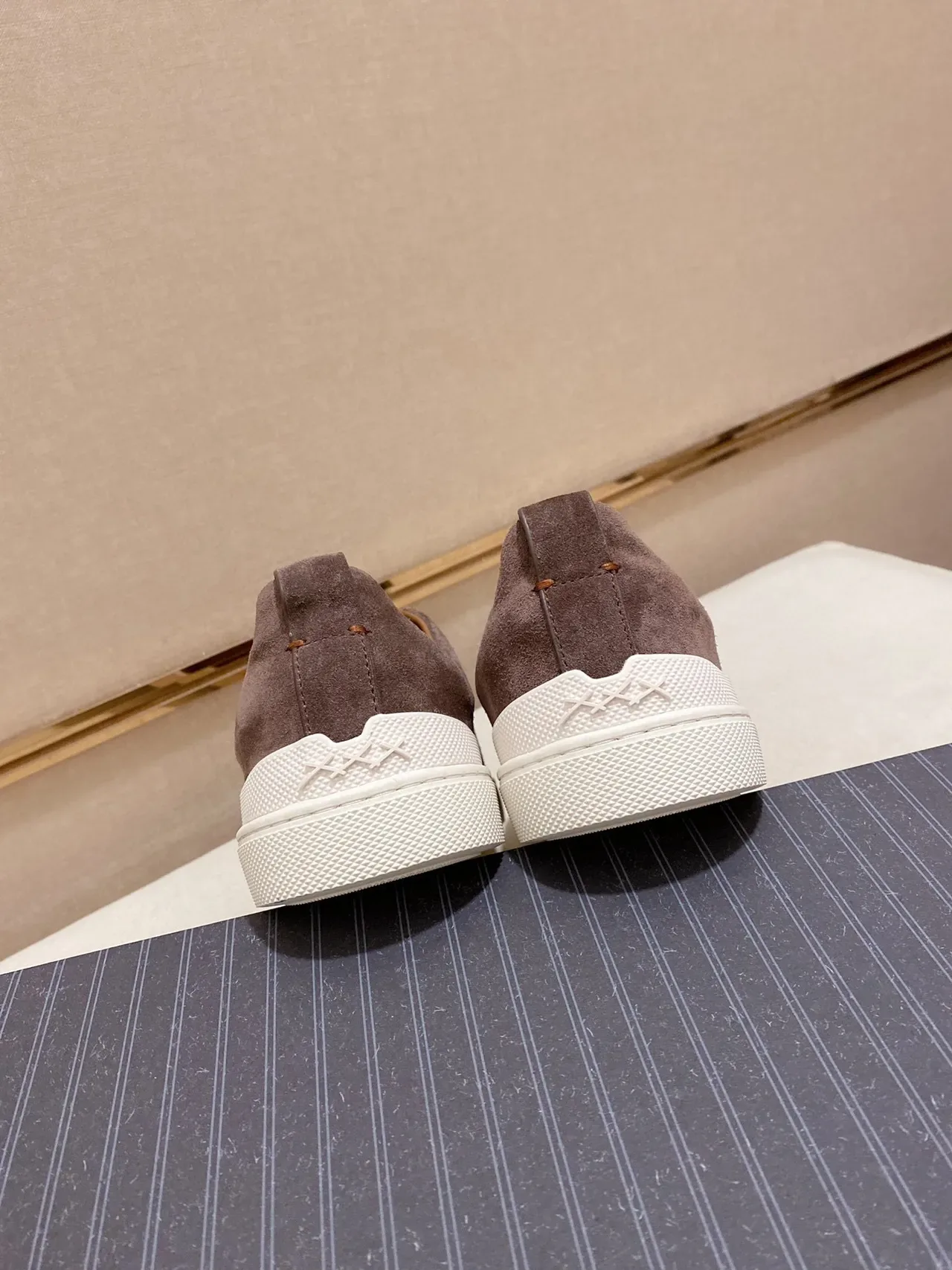 Zegna 棕色麂皮一脚蹬休闲鞋 4