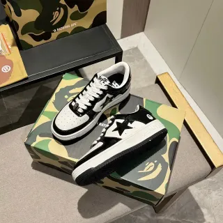 A Bathing Ape BAPE STA حذاء نمط حياة أسود وأبيض شعار نجم