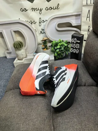 Adidas Adios Boost সাদা কমলা স্কাল্প্টেড গ্রেডিয়েন্ট মিডসোল তিন স্ট্রাইপ সাইড প্যানেল দৌড়ের জুতা 6