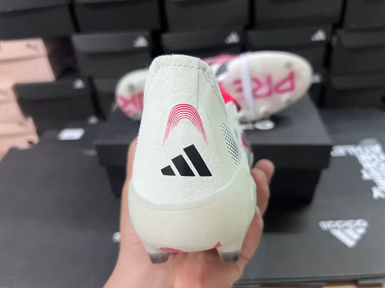 Adidas Bege Preto Baixo Molded FG Cleat Texturizado Anteiropé Campo Firme Sapatos de Futebol 15
