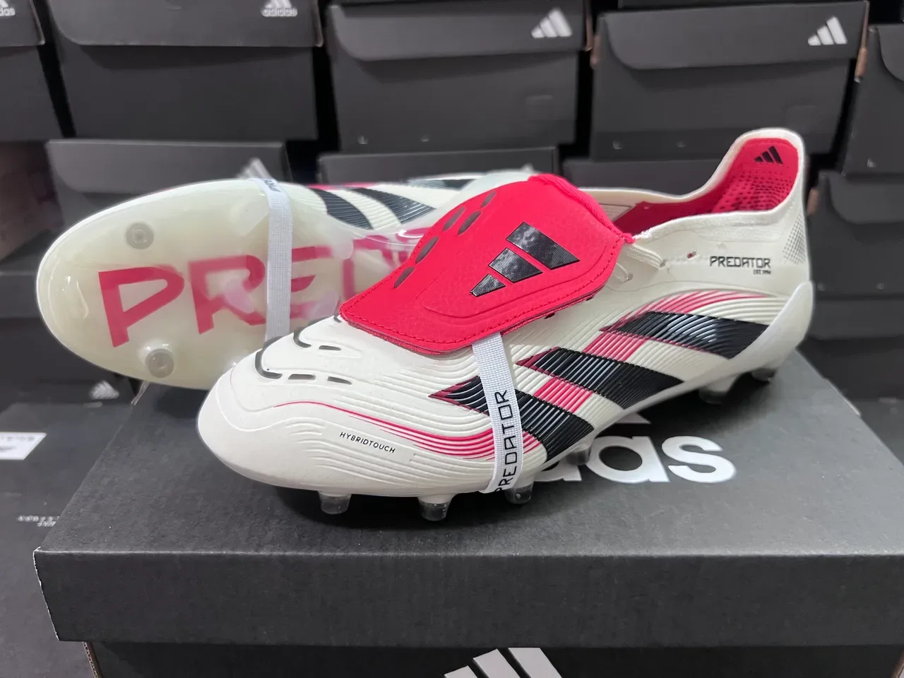 Adidas Bege Preto Baixo Molded FG Cleat Texturizado Anteiropé Campo Firme Sapatos de Futebol 19