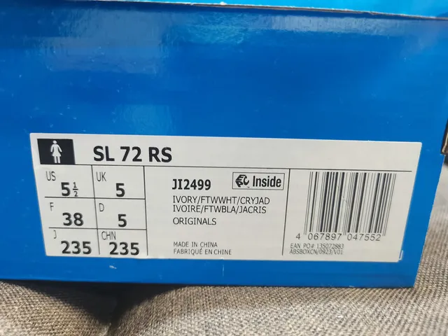 Adidas حذاء رياضي بيج أزرق ريترو ريننج سيليويت سويد ونسيج علوي أسلوب حياة 2