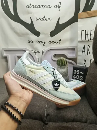 Adidas حذاء رياضي بيج أزرق ريترو ريننج سيليويت سويد ونسيج علوي أسلوب حياة 5