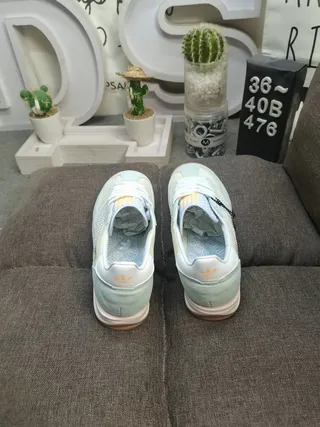 Adidas حذاء رياضي بيج أزرق ريترو ريننج سيليويت سويد ونسيج علوي أسلوب حياة 8