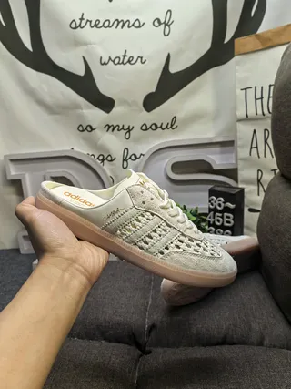Adidas Zapatos casuales beige dorado perforado superior con cordones frontales 5