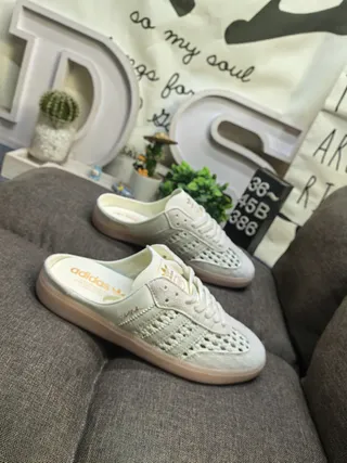 Adidas Zapatos casuales beige dorado perforado superior con cordones frontales 9