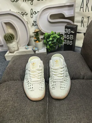 Adidas Zapatos casuales beige dorado perforado superior con cordones frontales 10
