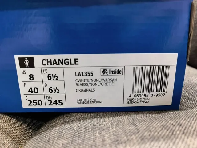 Adidas Beige Navy Cuir Supérieur Toebox Perforé Sneakers Lifestyle 2