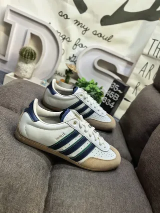 Adidas Beige Navy Cuir Supérieur Toebox Perforé Sneakers Lifestyle 9