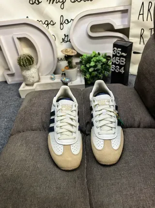 Adidas Beige Navy Cuir Supérieur Toebox Perforé Sneakers Lifestyle 10