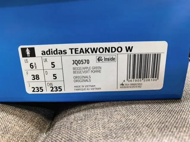 Adidas حذاء لايف ستايل بيج أصفر جلد علوي مبطن تو كاب 2