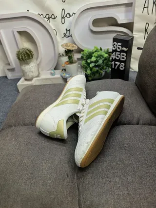 Adidas حذاء لايف ستايل بيج أصفر جلد علوي مبطن تو كاب 6