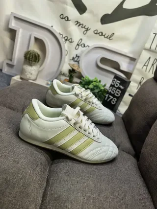Adidas حذاء لايف ستايل بيج أصفر جلد علوي مبطن تو كاب 9