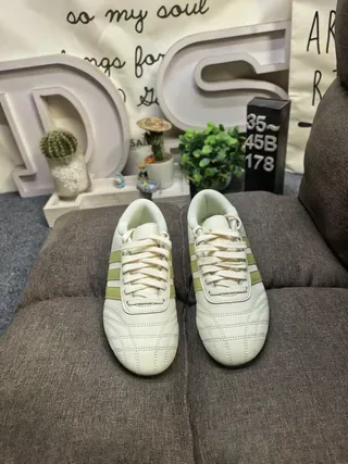 Adidas حذاء لايف ستايل بيج أصفر جلد علوي مبطن تو كاب 10