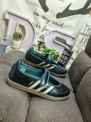 Adidas أحذية ماري جين أسود أزرق بدون أربطة حزام 9