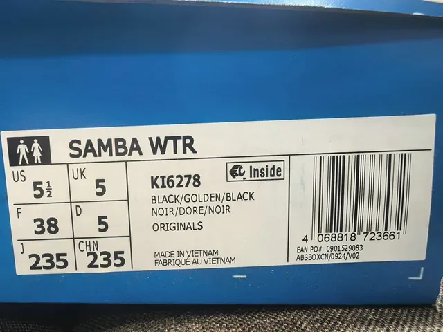 Adidas Zapatillas Negros y Dorados Texturizadas con Acento 2