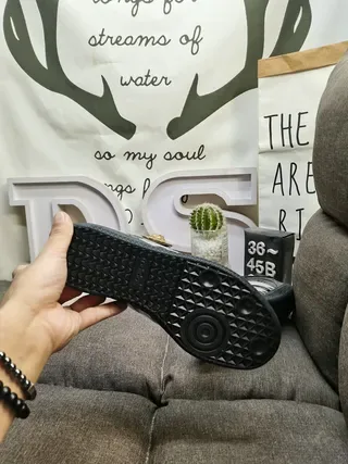 Adidas Tênis lifestyle de couro patentado preto prateado brilhante com listras metálicas 5