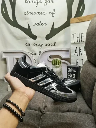 Adidas Tênis lifestyle de couro patentado preto prateado brilhante com listras metálicas 6