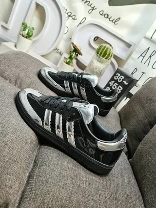 Adidas Tênis lifestyle de couro patentado preto prateado brilhante com listras metálicas 7