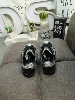 Adidas Tênis lifestyle de couro patentado preto prateado brilhante com listras metálicas 8