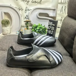 Adidas কালো সাদা Slip-On চামড়া উপর লুফার