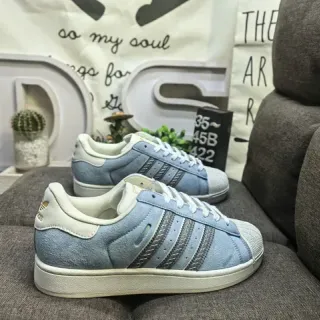 Adidas 蓝灰色壳头麂皮鞋面生活方式休闲鞋