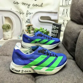 Adidas नीला हरा मेश अपर तीन स्ट्राइप ब्रांडिंग रनिंग शूज