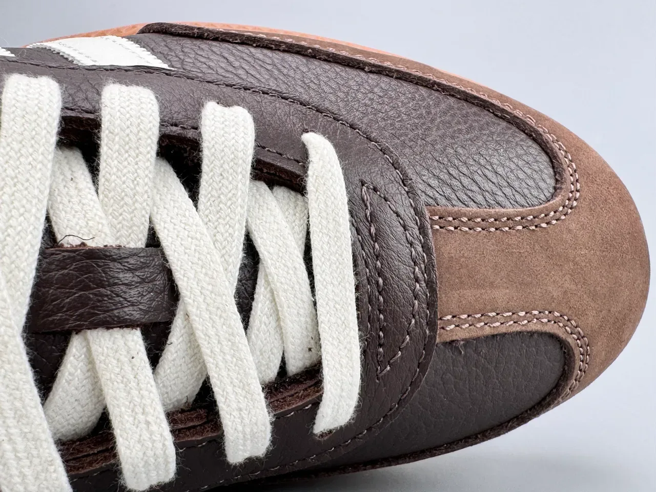 Adidas Lifestyle Chaussures Marron Blanc Cuir Trois Rayures Serrées 5
