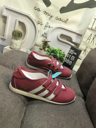 Adidas Tênis Burdeos Prateado Sem Cadarço com Tira de Velcro 9