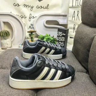 Adidas Campus 00s حذاء رياضي أسود وكريمي للستايل الحياتي