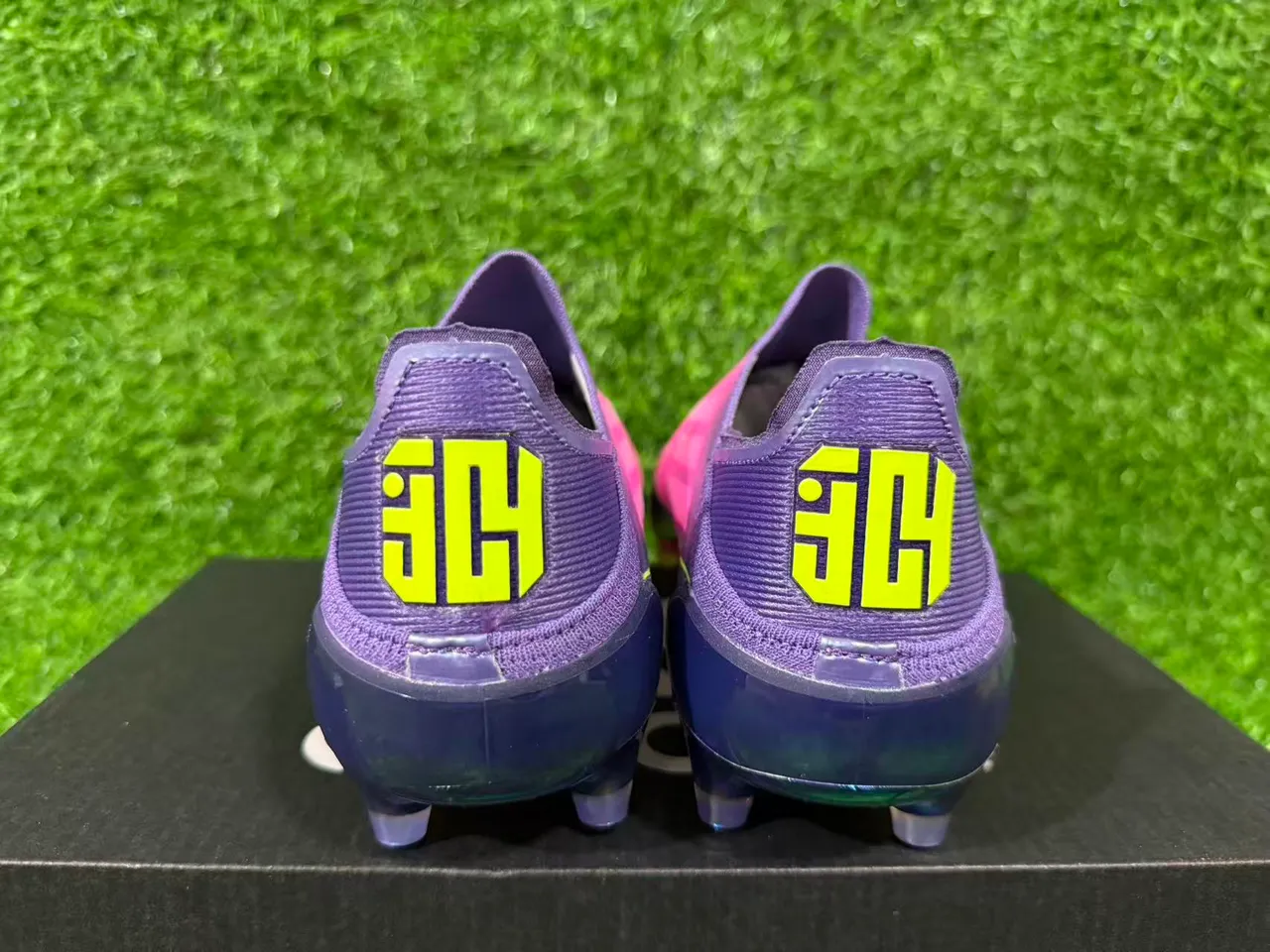 Adidas F50 বেগুনি গোলাপি সক-ফিট কলার জ্যামিতিক ওভারলে ফার্ম গ্রাউন্ড সকার জুতা 4