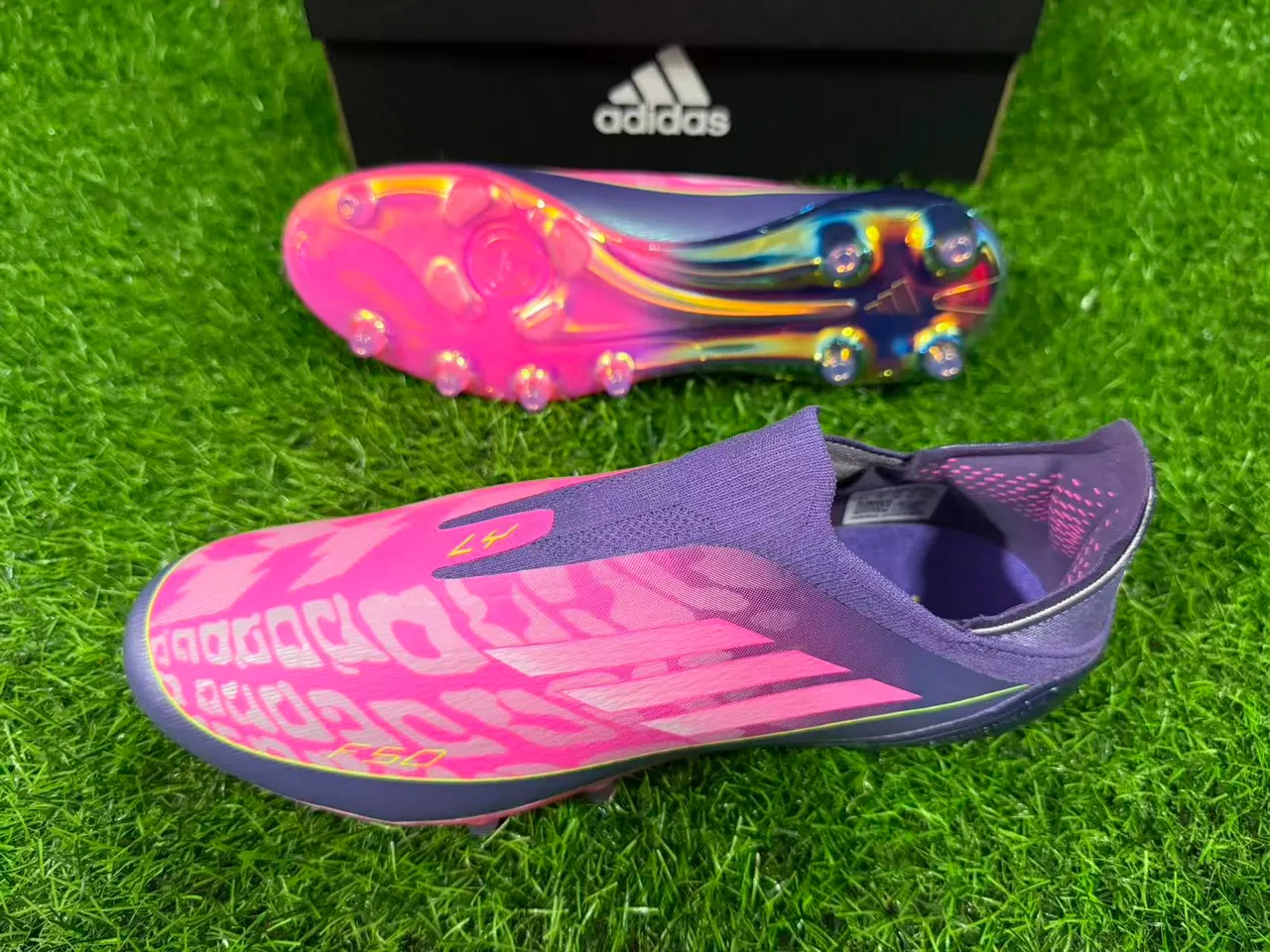 Adidas F50 বেগুনি গোলাপি সক-ফিট কলার জ্যামিতিক ওভারলে ফার্ম গ্রাউন্ড সকার জুতা 6