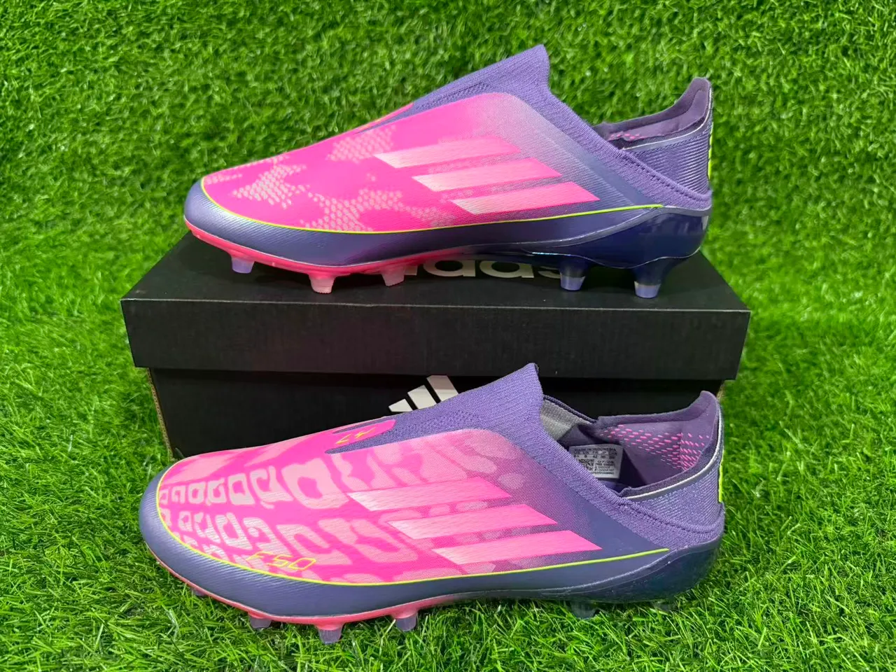 Adidas F50 বেগুনি গোলাপি সক-ফিট কলার জ্যামিতিক ওভারলে ফার্ম গ্রাউন্ড সকার জুতা 7