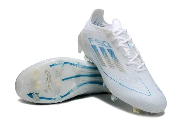 Adidas F50 Chaussures de football blanc et bleu upper tricot low-cut détails rayures horizontales graphiques Firm-Ground 4