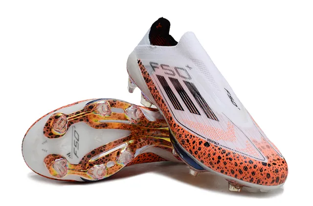 Adidas F50 Blanc Orange Chaussures de football à tige basse avec upper ajusté comme une chaussette overlay sur l'avant-pied tacheté pour terrain ferme 4
