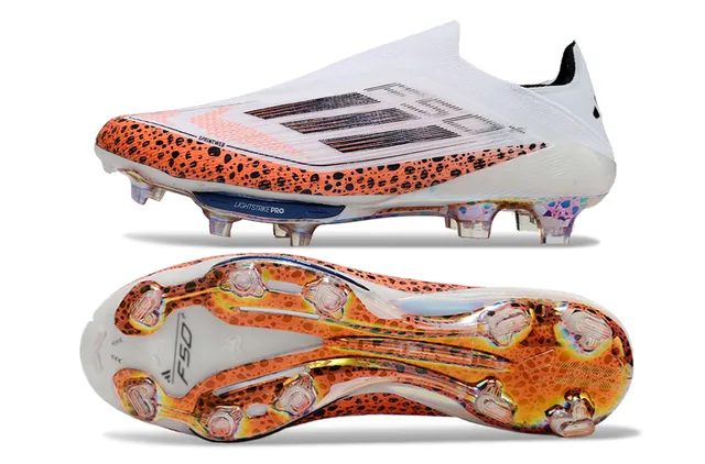 Adidas F50 Blanc Orange Chaussures de football à tige basse avec upper ajusté comme une chaussette overlay sur l'avant-pied tacheté pour terrain ferme 6