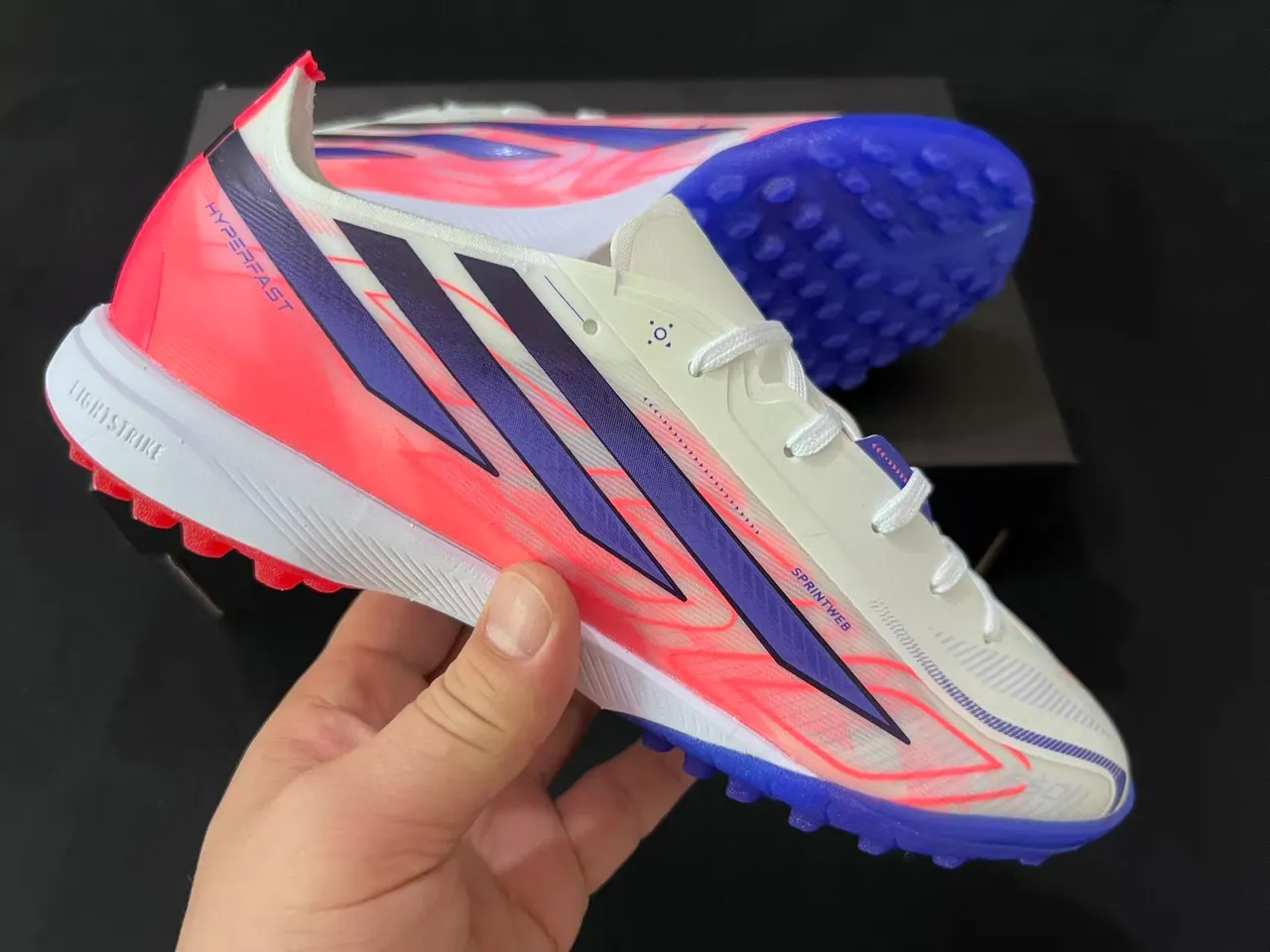 Adidas F50 أبيض وردي منخفض القطع مسامير مخروطية مطبوعة أرضية تركة أحذية كرة القدم 6
